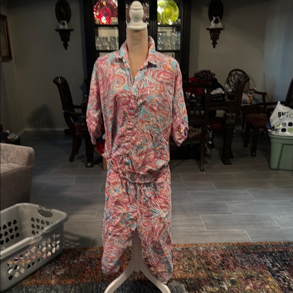 Petite Lauren Chic Paisley pajama top and bottom capris